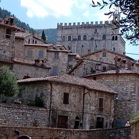 Ferienwohnung La Dimora Di Pietra Gubbio Exterior foto