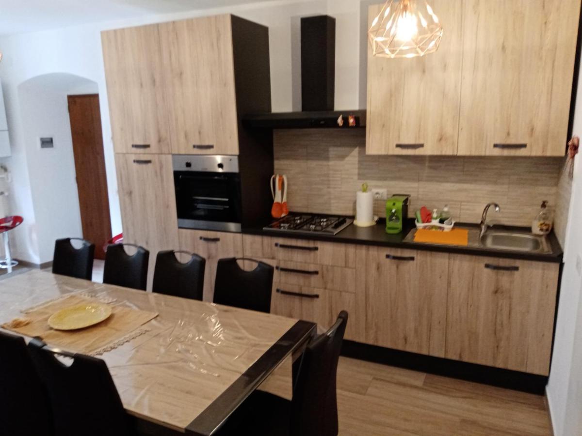 Ferienwohnung La Dimora Di Pietra Gubbio Exterior foto