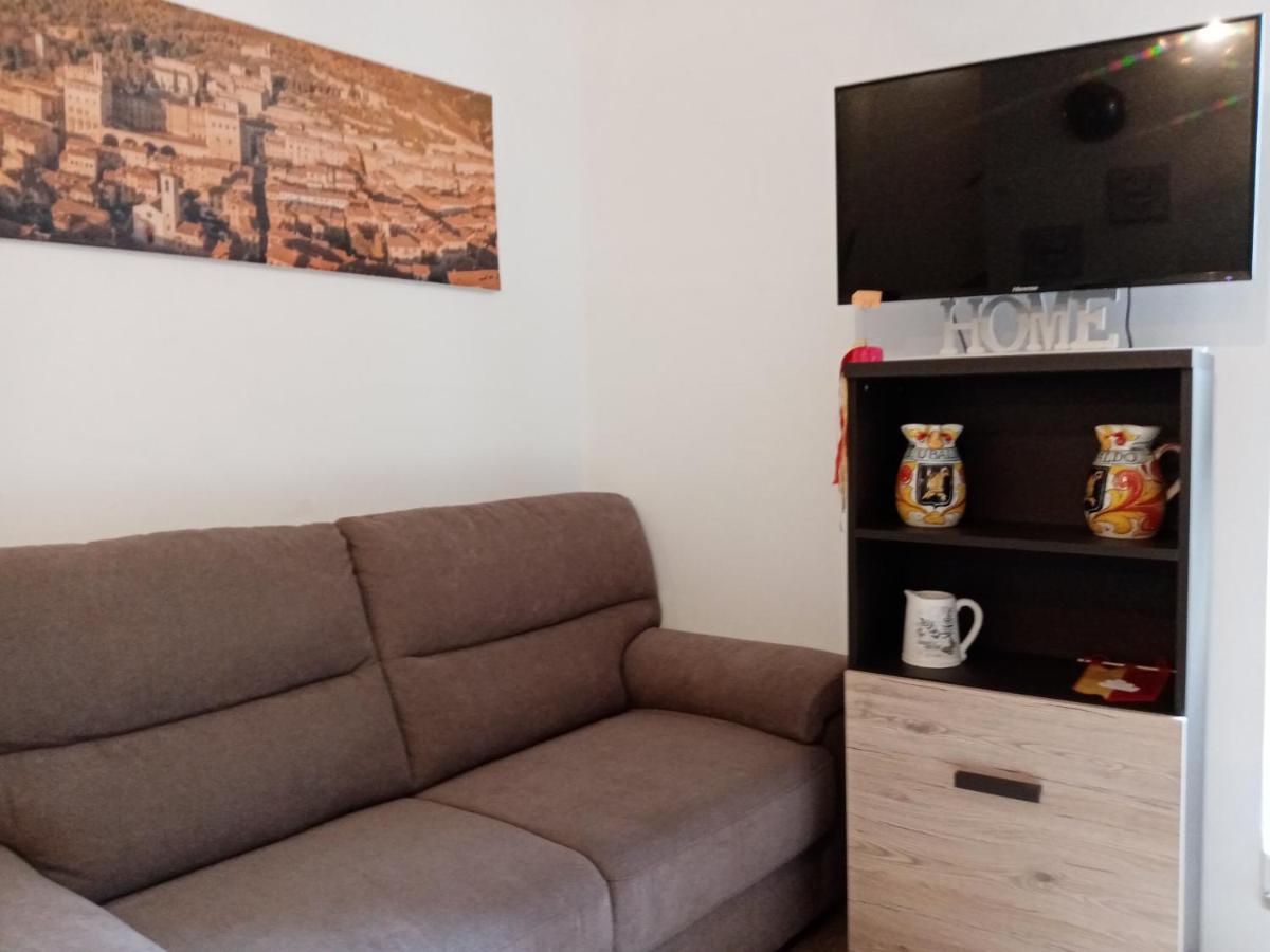 Ferienwohnung La Dimora Di Pietra Gubbio Exterior foto