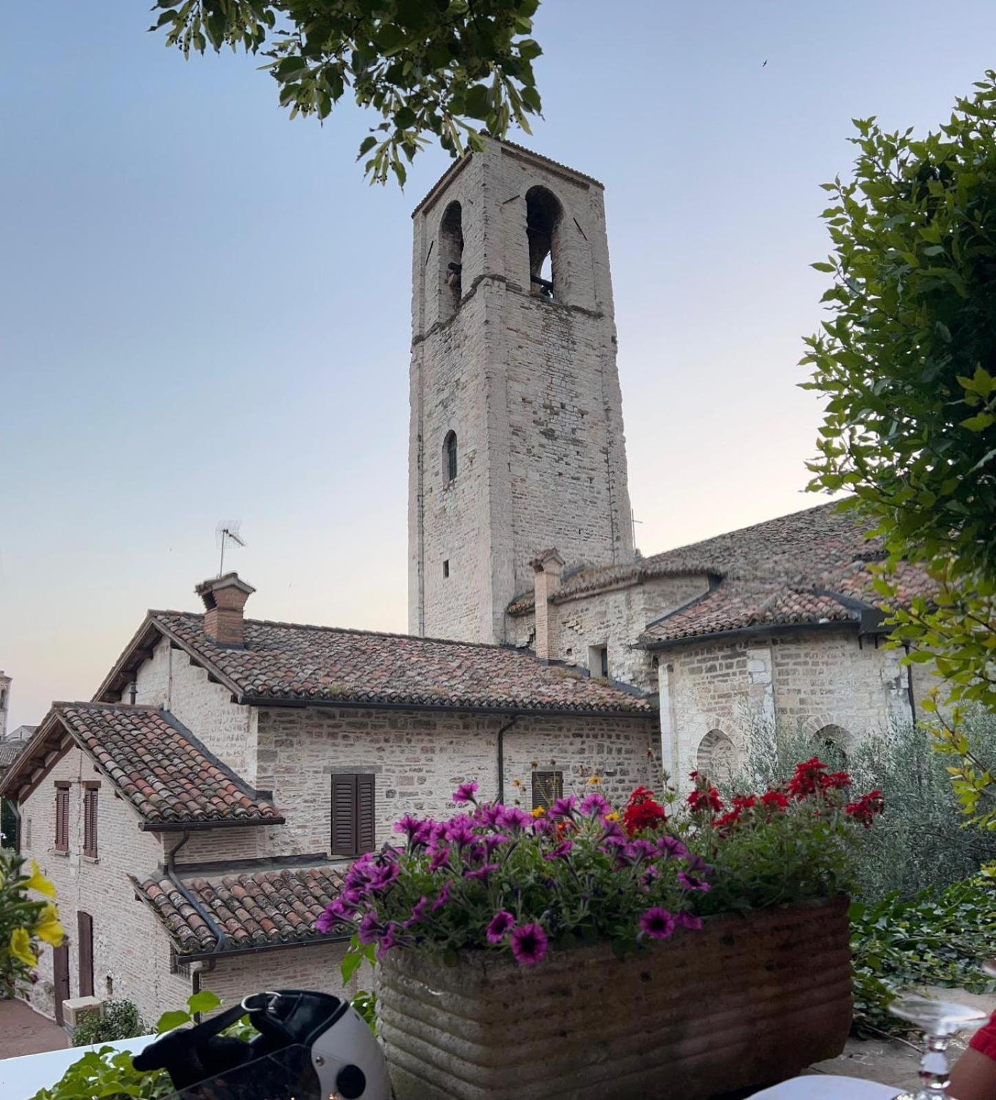 Ferienwohnung La Dimora Di Pietra Gubbio Exterior foto